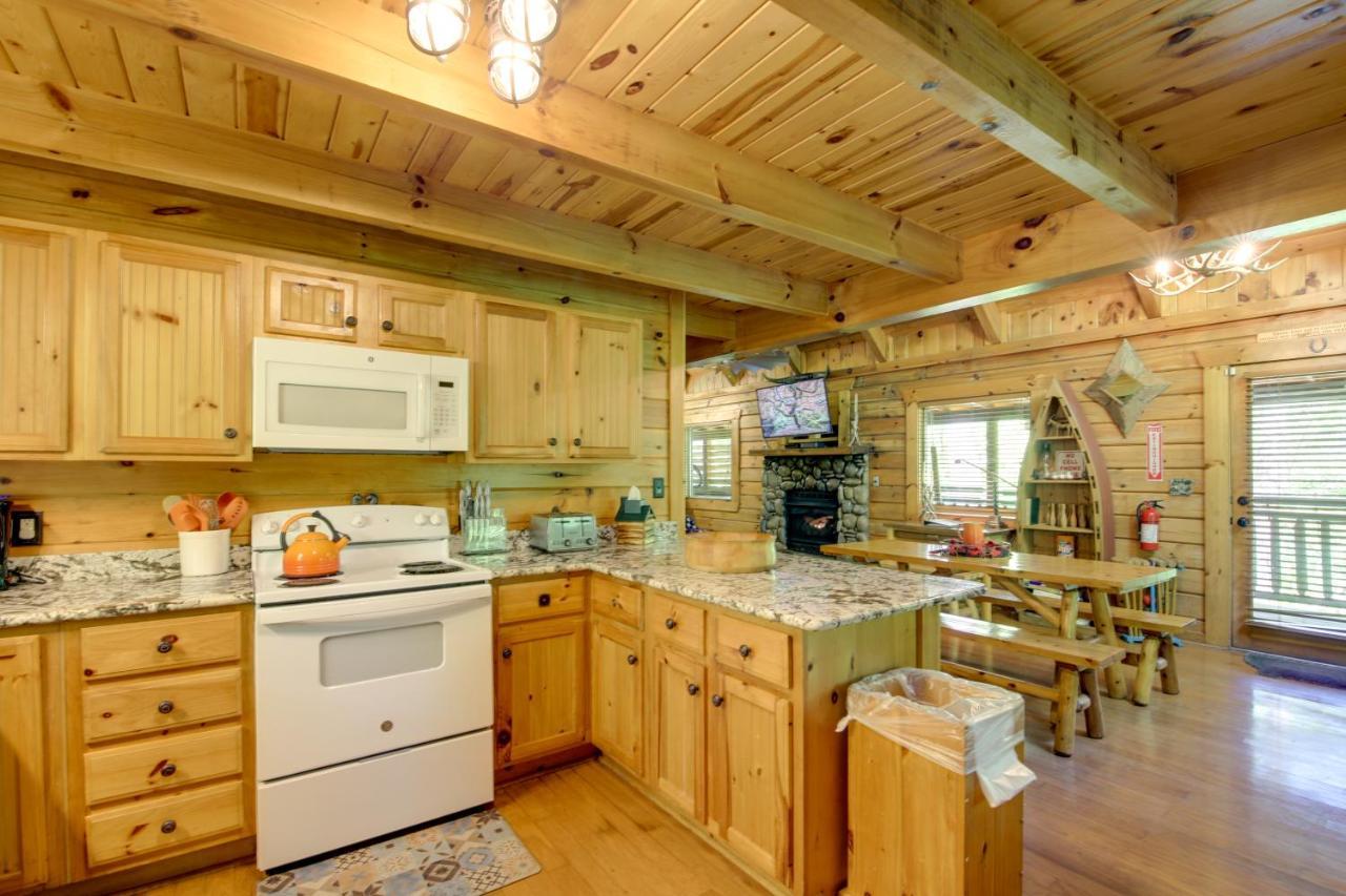 Gatlinburg Family Cabin With Private Hot Tub And Deck! Villa Dış mekan fotoğraf
